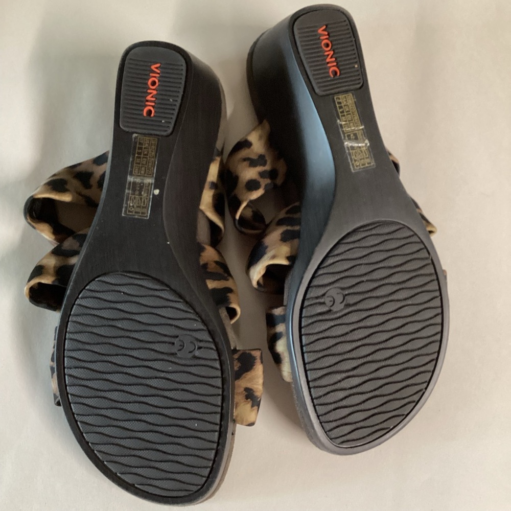 Vionic Park Rizzo Leopard Print Wedge Sandals - Picture 5 of 5